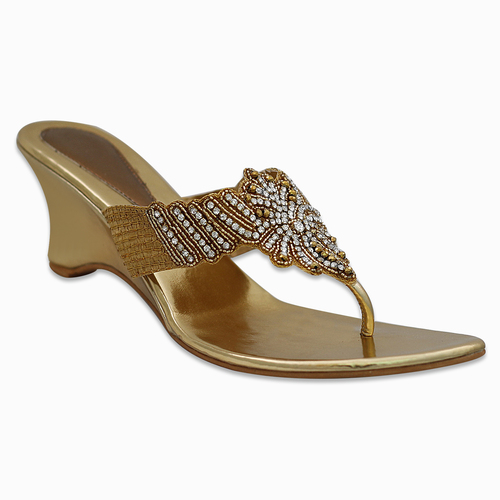 पुरानी डिज़ाइनर महिलाओं की चप्पल