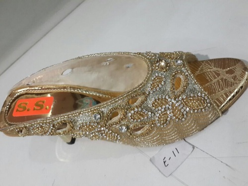 डिजाइनर महिलाओं के सैंडल