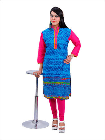 कशीदाकारी कुर्तियां