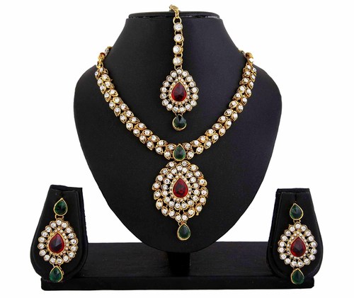 कुंदन लाल हरा हार ईयररिंग्स तिका सेट