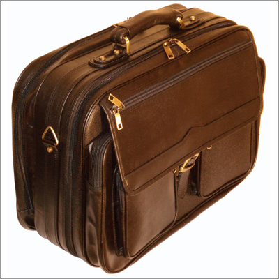 लेदर ओवरनाइट बैग