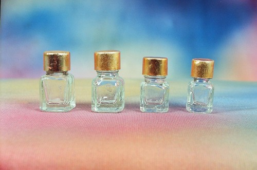 Square Perfume Bottle - Color: Transparent Colors