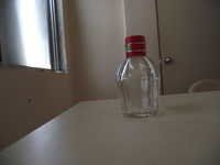 इत्र खाली कांच की बोतल