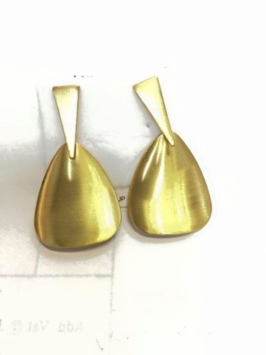 महिला डिजाइनर कान की बाली