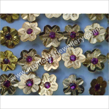 डिजाइनर नोज पिन