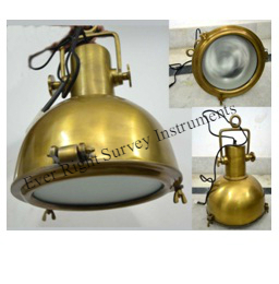 छत पर लगी बत्ती