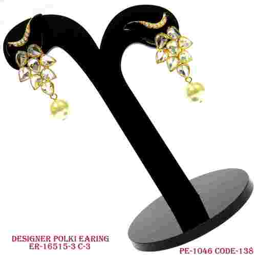 क्रॉस ईयररिंग जेंडर: महिलाएं