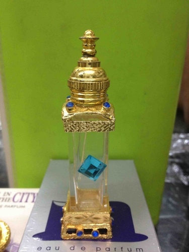 गोल्डन क्राफ्टेड ग्लास बॉटल