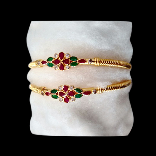 सोने की चूड़ियाँ