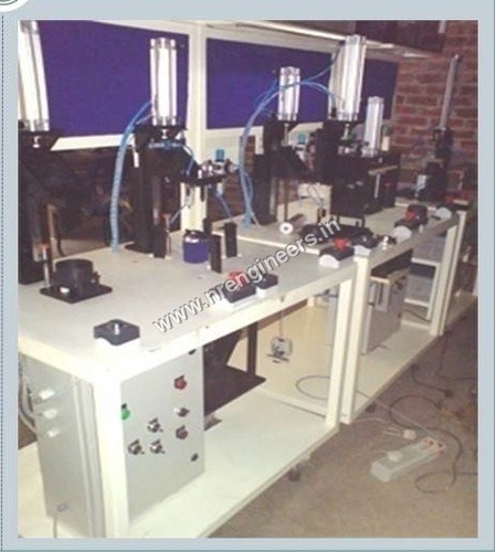 4 पहिया फॉग लैंप के लिए असेंबली लाइन