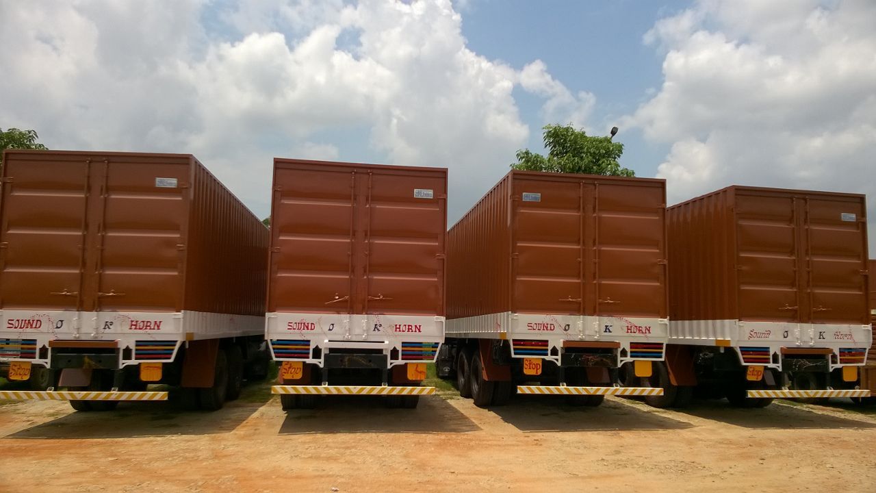 24 Feet, 10 Wheels Shipping Container