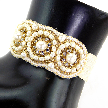 हैंडमेड बीडेड इलास्टिकेटेड डिज़ाइनर ब्रेसलेट डायमीटर: 65 मिलीमीटर (Mm)