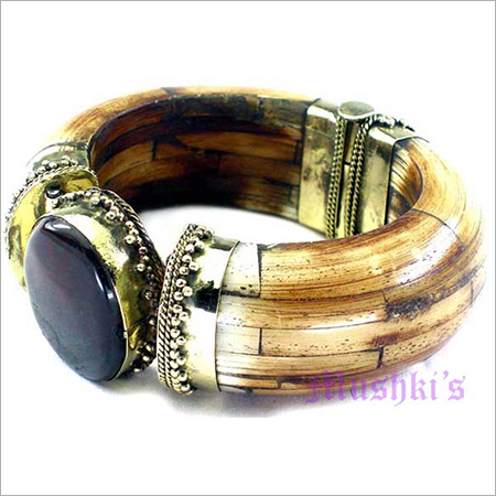 एथनिक बोन बैंगल का व्यास: 65 मिलीमीटर (मिमी)