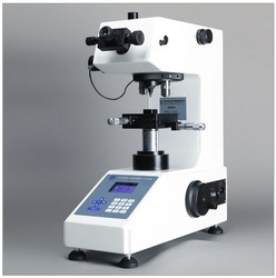 सूक्ष्म कठोरता परीक्षक