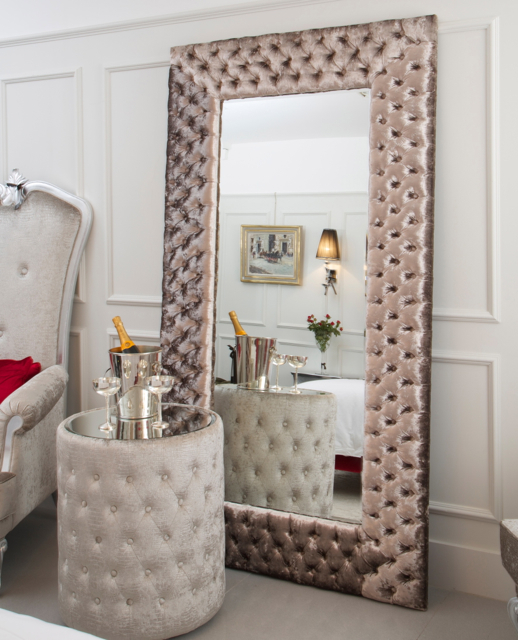 Boutique Mirror