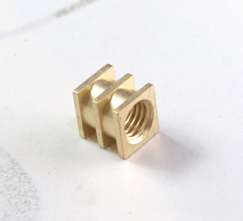 मिक्सर काउपलर के लिए पीतल की मोल्डिंग इनसर्ट