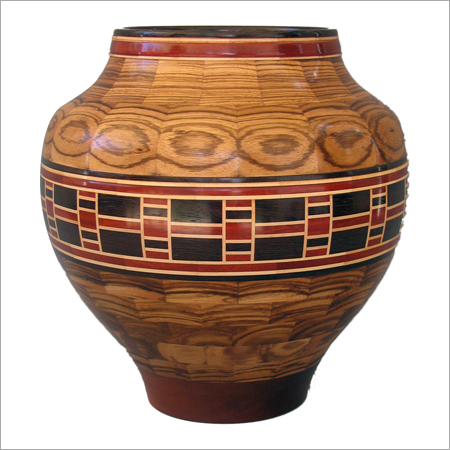 प्राचीन लकड़ी के फूल के बर्तन