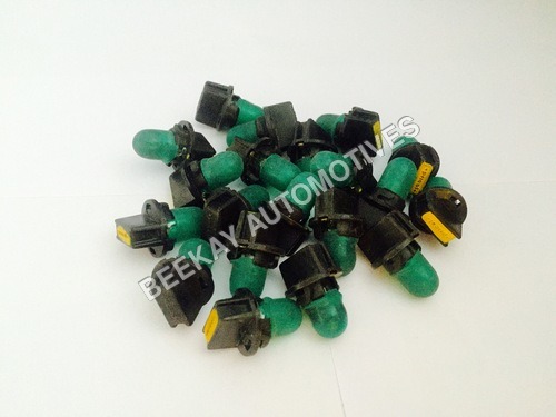 होल्डर के साथ व्हाइट T-10 बल्ब