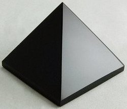  पिरामिड 