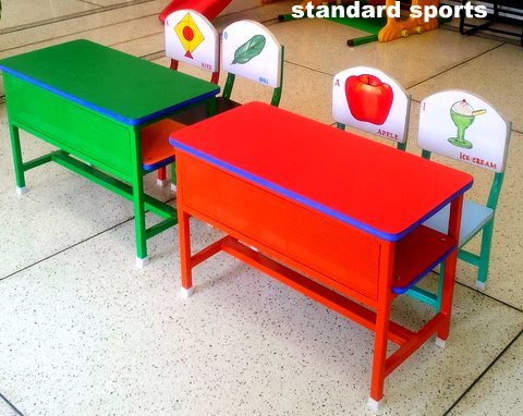 स्कूल फर्नीचर
