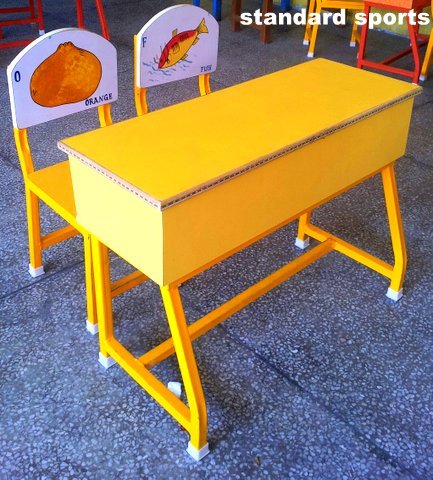 स्कूल फर्नीचर