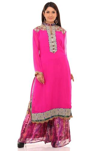 डिज़ाइनर एंब्रॉयडरी रेडीमेड सूट