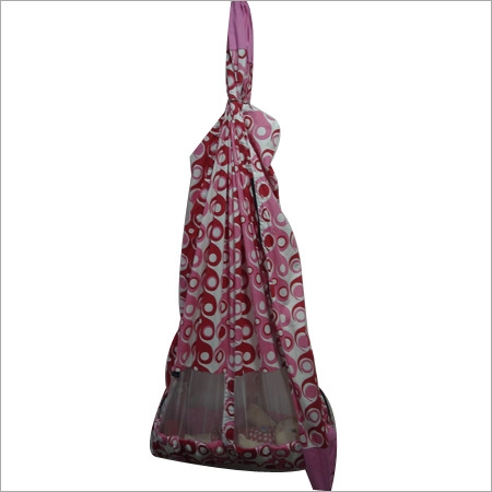 बच्चों के लिए झूलने वाला खिलौना