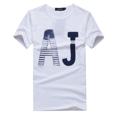 पुरुषों की आधी आस्तीन की टी शर्ट