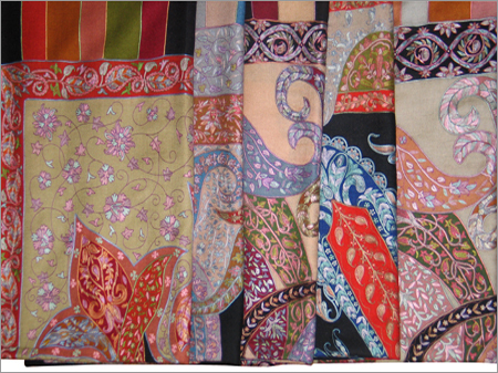 हैंडमेड कानी शॉल्स