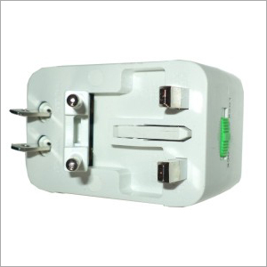 यूनिवर्सल ट्रैवल एडाप्टर