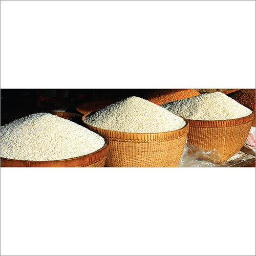 सफेद अनाज पौन्नी चावल