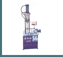 Plastic Injection Moulding Machine - Injection Force 4 Tonnes, Max Pressure 90 Kg/Cm2, Heater Capacity 1.5 Kw | User-Friendly, Easy Maintenance, Durable Design, Minimal Leakage