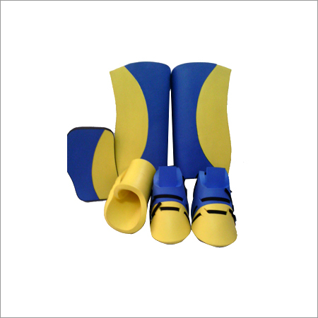 लेगगार्ड्स किकर और दस्ताने