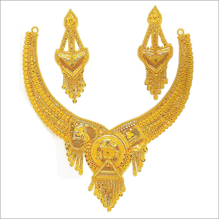 ट्रेंडी गोल्ड प्लेटेड नेकलेस सेट