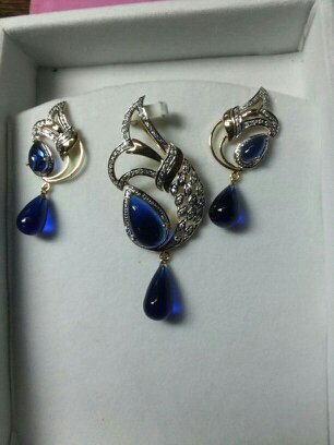 नीले मोती के साथ चांदी का पेंडेंट सेट