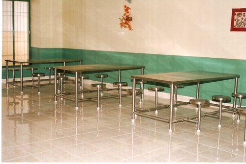 छह सीटर डाइनिंग टेबल