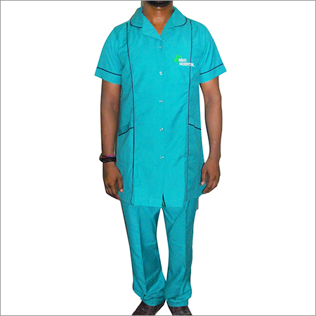 कर्मचारी यूनिफॉर्म