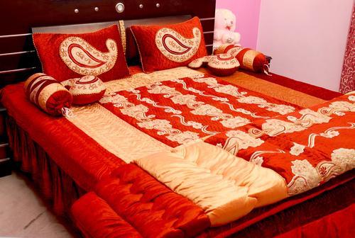 कम्फर्टहोम लक्ज़री बेडिंग सेट - 12 पीस