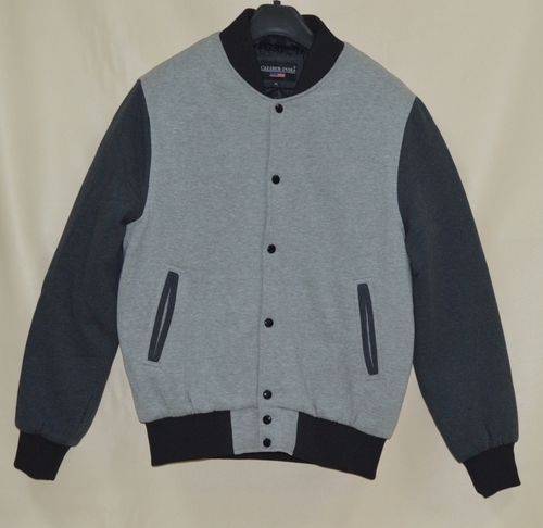 कोई भी लाइट वेट फ्लीस वर्सिटी जैकेट