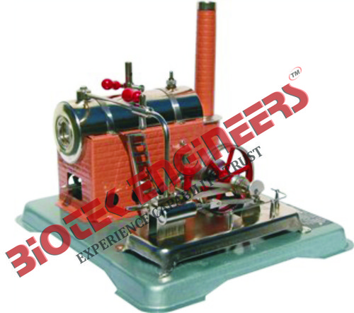 बॉयलर के साथ स्टीम इंजन मॉडल