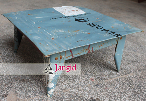 हस्तनिर्मित भारतीय विंटेज मेटल शीट स्टूल