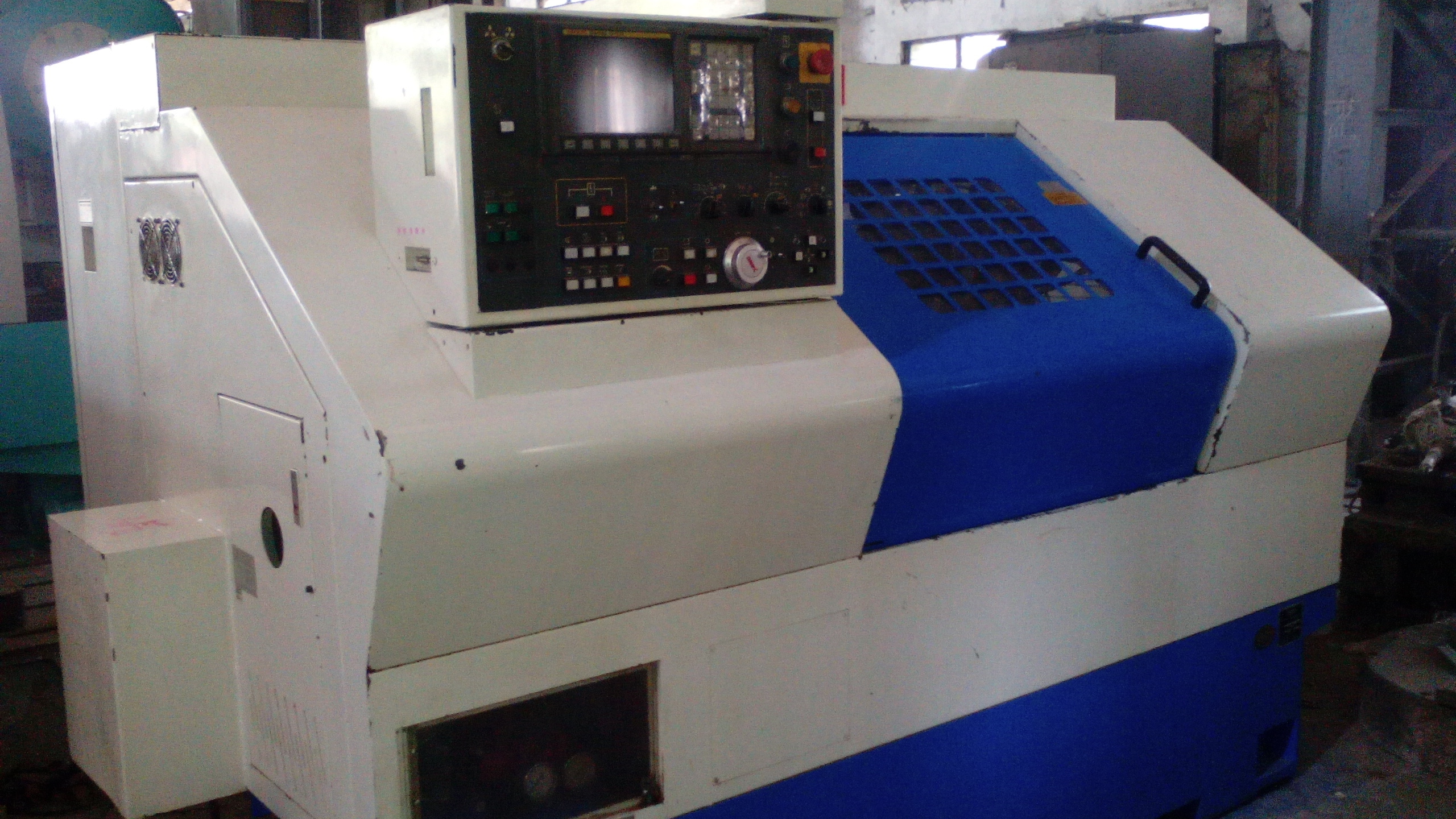 Yang Turning Center - 250mm Chuck, 700mm X/z Travel, Fanuc Controller | 0.015mm Accuracy, 8-station Turret, Chip Conveyor, Coolant Tank, Lm Guideways, Tailstock, 20kw Power