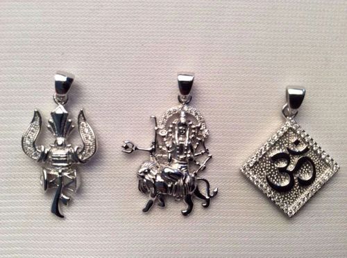 गॉड सिल्वर पेंडेंट