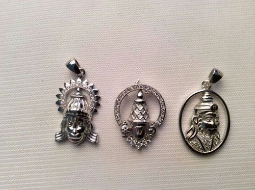 पुरुषों के लिए सिल्वर पेंडेंट