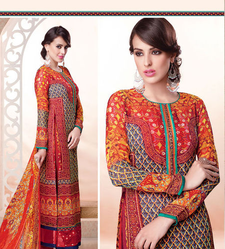 शिफॉन दुपट्टे के साथ बहुरंगी पार्टीवियर सलवार सूट।