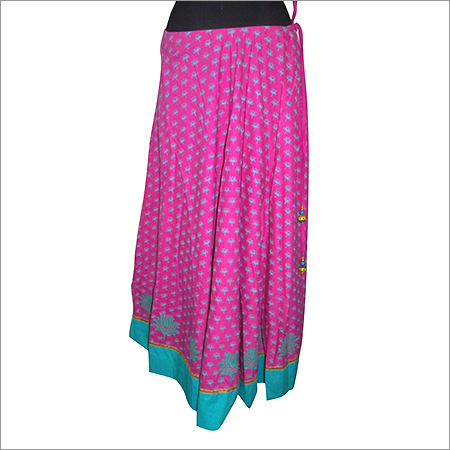 ट्रेंडी लॉन्ग स्कर्ट्स