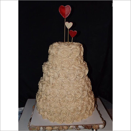 व्हीप्ड क्रीम वेडिंग केक