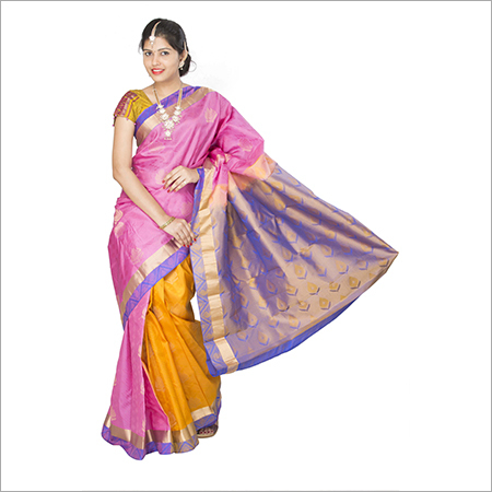 सुरुचिपूर्ण रेशम साड़ी