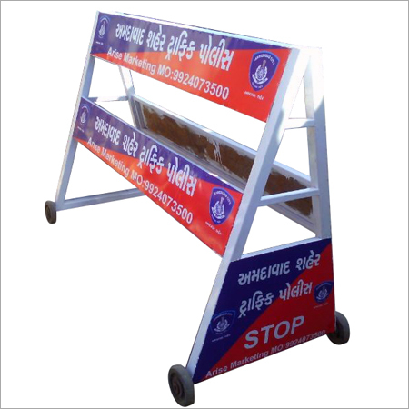 पुलिस रोड बैरियर्स