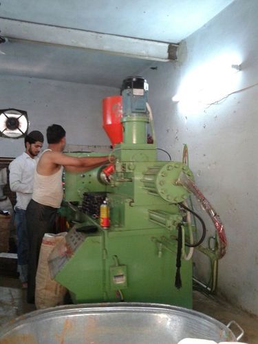स्वचालित इंजेक्शन मोल्डिंग मशीन